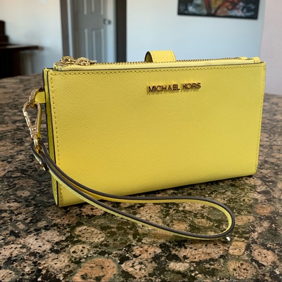 Authentic Michael Kors saffiano leather wallet - Picture 1 of 15